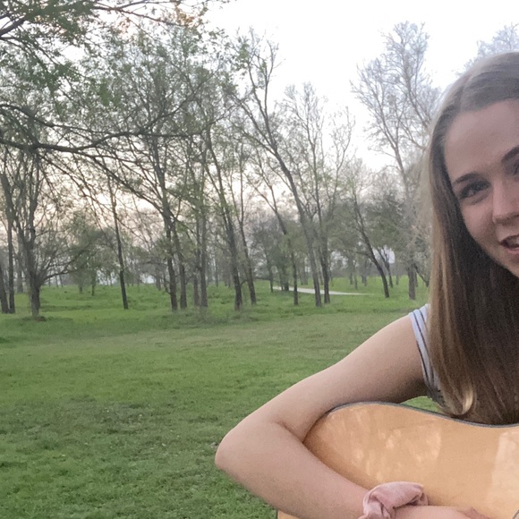 Meet your Posher, Katelin - Picture 1 of 1